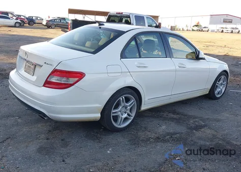 2008 Mercedes-Benz C 300 Luxury 4Matic z USA, uszkodzony, nr VIN WDDGF81X58F175656